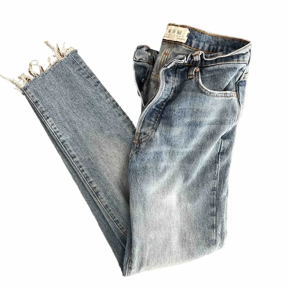 Free People We the Free Sz 26 High Rise Distressed Straight Ankle Jeans